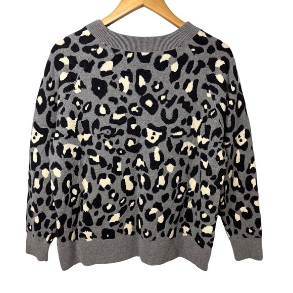 Stella & Dot Leopard Print Sweater Gray Black Size Large Side Buttons - Picture 4 of 8
